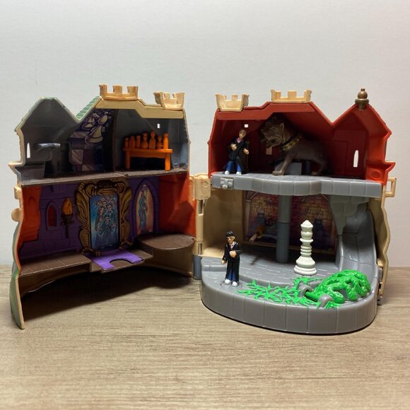 Harry Potter Hogwarts Castle Playset with Mini Figures 2001 Forbidden Corridor - Picture 2 of 7
